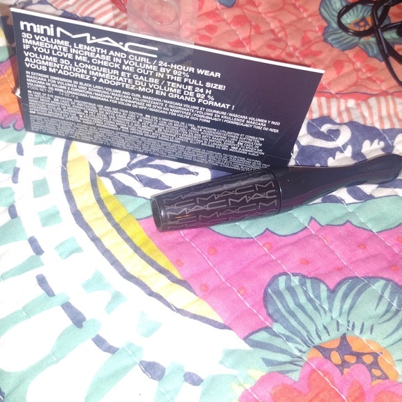 3/$20 NWT in box mini MAC Cosmetics Extreme Dimension Mascara 3D black - Picture 4 of 5